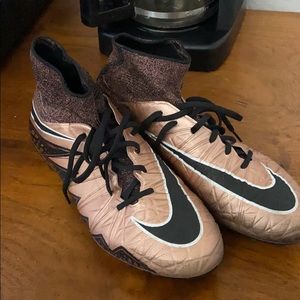 Nike Hypervenom cleats size 9 peach & black